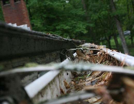 Signs Your Eavestroughs Need Replacing Instead of Repairing