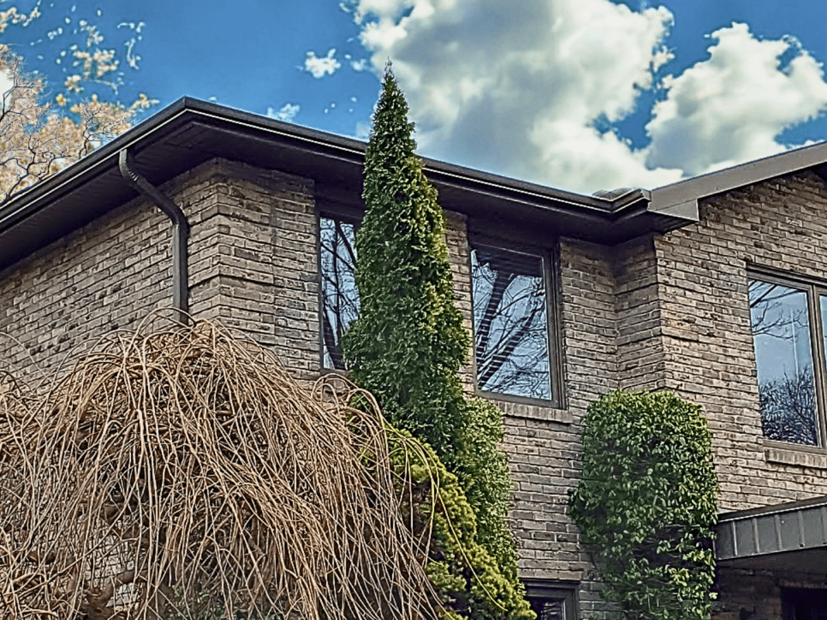 After picture of the house in Vaughan with new soffit, fascia, eavestrough and downspouts by Maxima Aluminum LTD