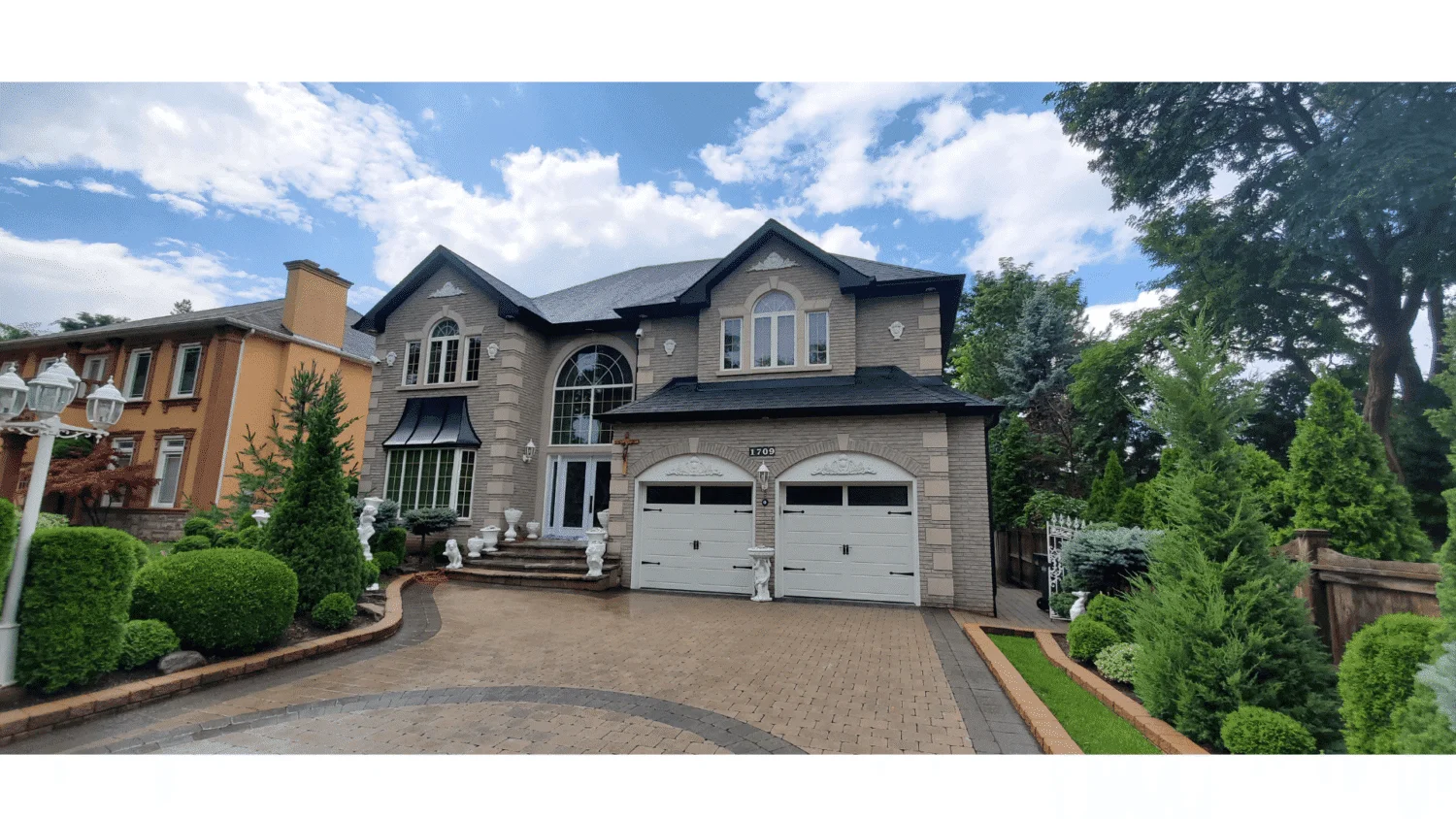 Clean aluminum soffit installed with matching fascia — Maxima Aluminum LTD