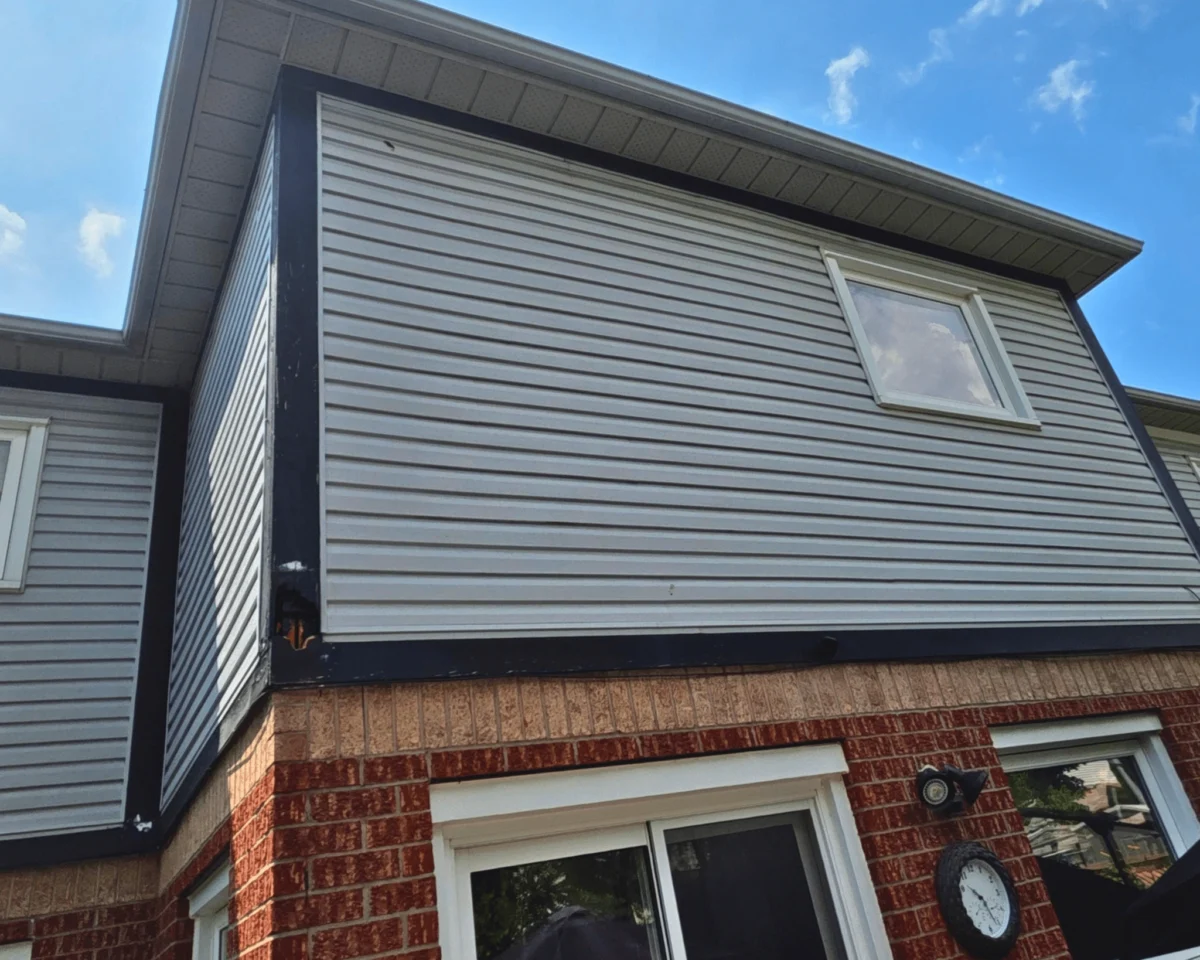 Full soffit, fascia, siding, gutter replacement in Oakville | Maxima Aluminum LTD (before image )