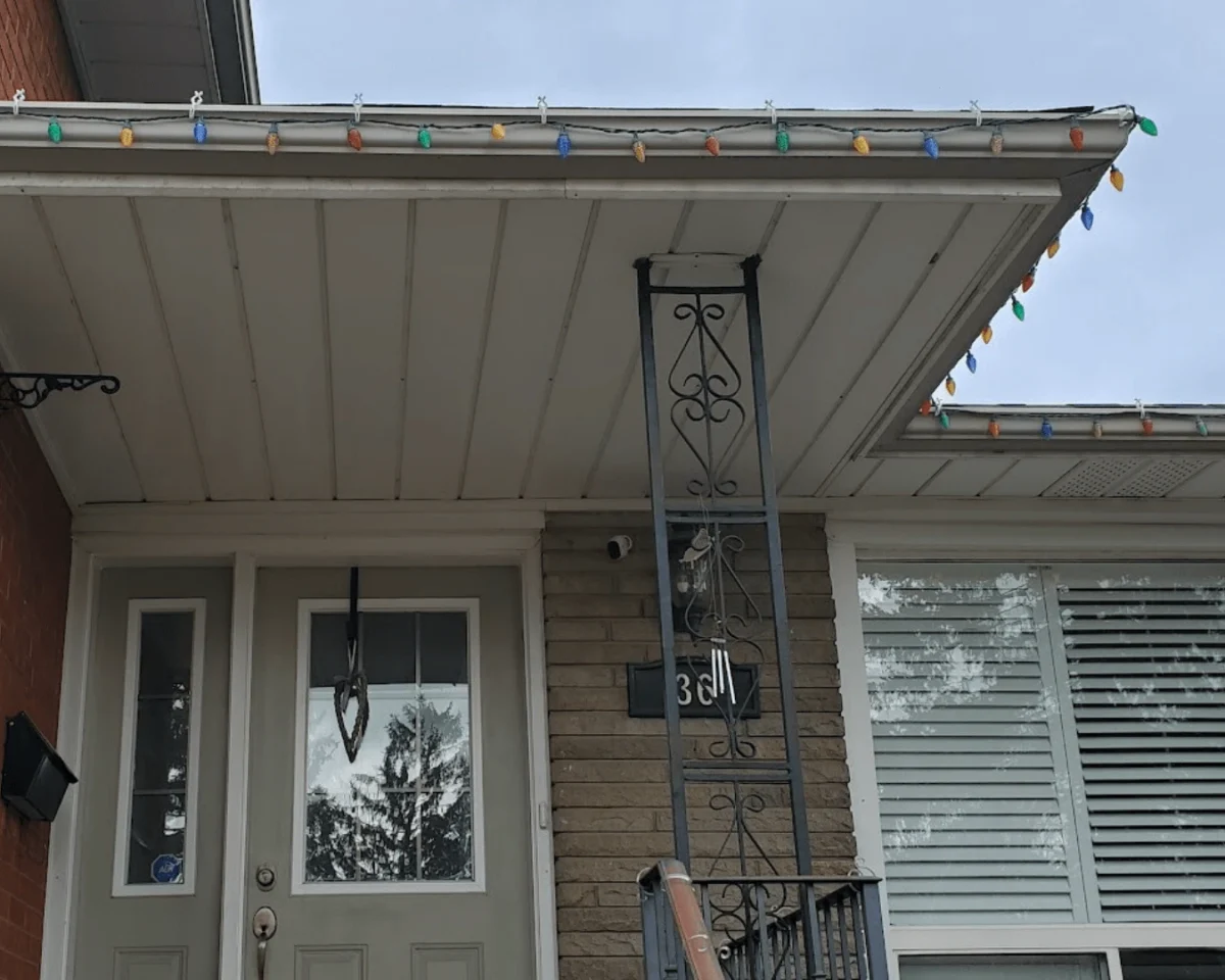 soffit , fascia and gutter replacement in Mississauga (before image) | Maxima Aluminum LTD
