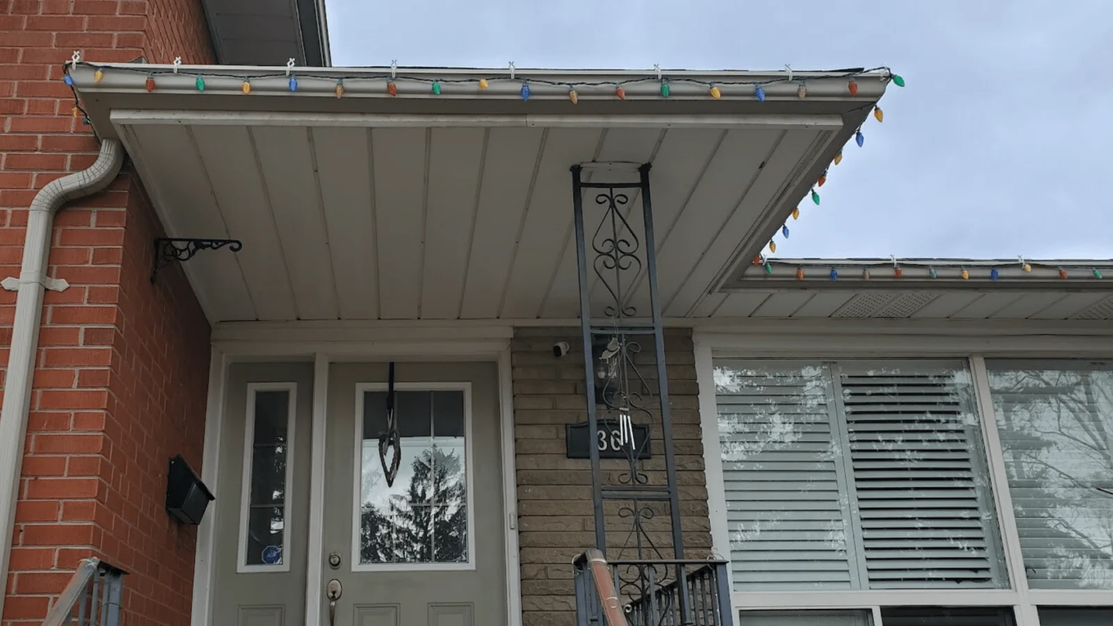 soffit , fascia and gutter replacement in Mississauga (before image) | Maxima Aluminum LTD